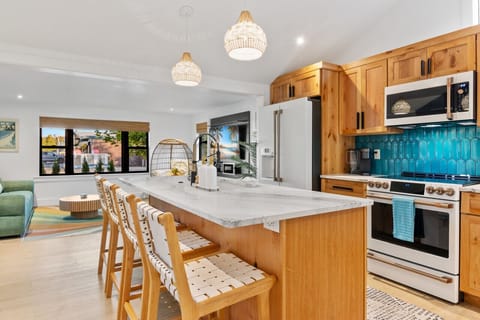 Kitchen (Main Floor)