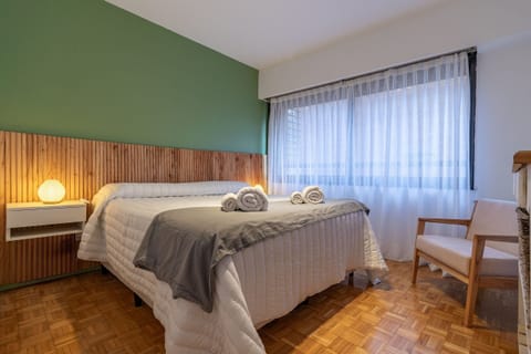 Bed,Bedroom,Night,TV and multimedia