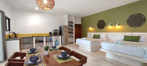 Casita 3: Dining table and Kitchen with Stove, Microwave and Toaster oven