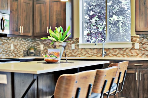 Family House | Private kitchen | Full-size fridge, microwave, oven, stovetop