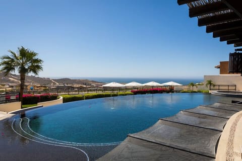 Club House - Infinity pool