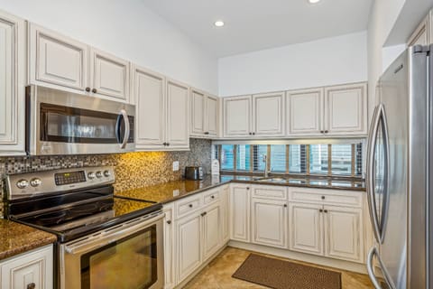 Additional sink in the kitchen wet bar