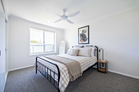 Bedroom - Queen, BIR + Ceiling fan