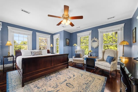 Romantic Room, 1 King Bed, Non Smoking, Private Bathroom (Norton) | Premium bedding, pillowtop beds, individually decorated