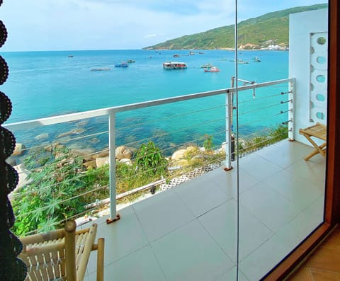 Family Room, Sea View | Desk, iron/ironing board, free WiFi, bed sheets