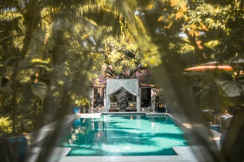4 indoor pools, 2 outdoor pools, free cabanas, pool umbrellas