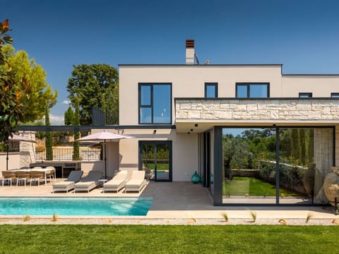 Sky, Plant, Building, Water, Property, Window, Shade, Tree, Swimming Pool, Door