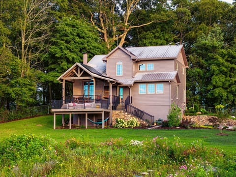 Blue Ridge Mountaintop Oasis on Brisco!