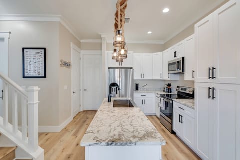 Modern Chef’s Kitchen