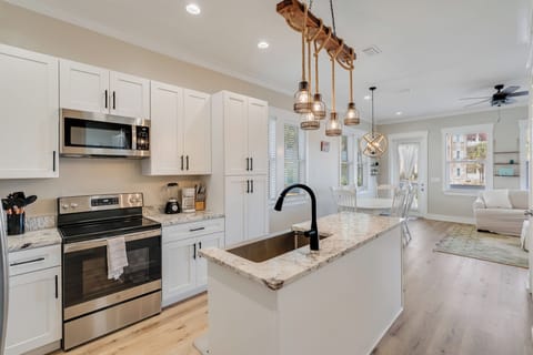 Modern Chef’s Kitchen