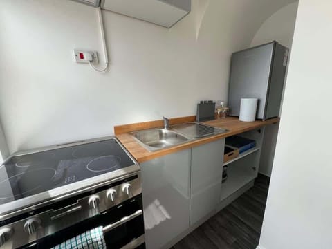 Regent Street, Kettering - Host & Stay