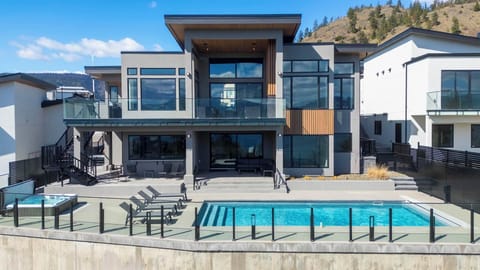New Large Luxury Home with Pool & Views