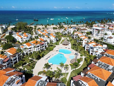 Stunning Beachfront 3-BDR Apartment. STM L202 (2104)