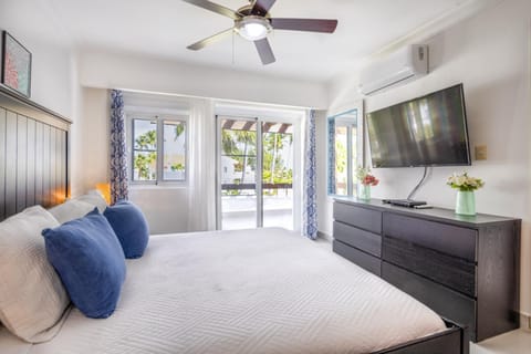 Feel the ocean breeze. Oceanview. STM D302 (570)