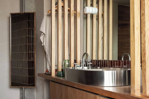 In-room safe, free WiFi, bed sheets