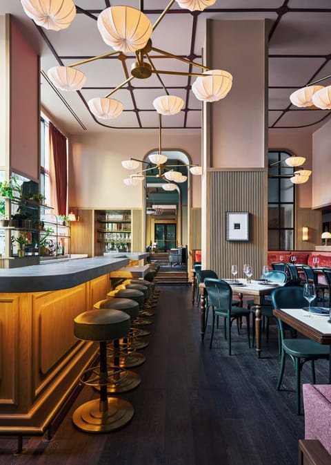 Breakfast, lunch, dinner served; Regional cuisine 