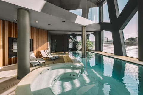 Couples treatment rooms, sauna, hot tub, steam room, Turkish bath