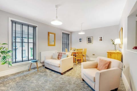 The bright living area offers a welcoming atmosphere with a plush sofa, Smart TV and fast Wi-Fi, making it an ideal spot for relaxing, reading or enjoying a quiet evening indoors.