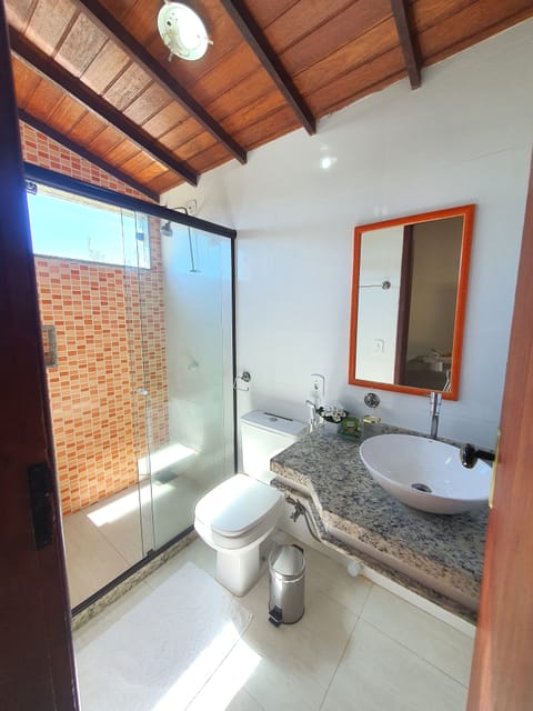 Standard Triple Room | Bathroom | Towels, soap, shampoo, toilet paper