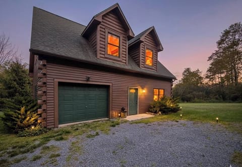 Welcome to Fernwood Escape | An easily accessible hideaway in the Garrett County. Combining seclusion with effortless travel, it is the perfect destination for a romantic weekend or a quiet, restorative getaway among the trees.