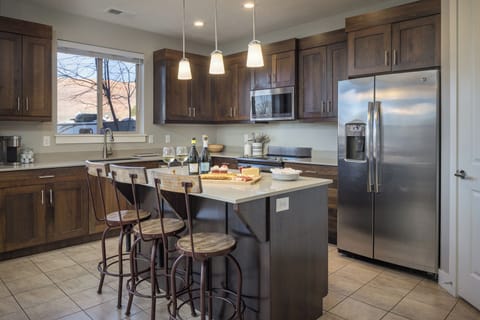 Family House, Mountain View | Private kitchen | Full-size fridge, microwave, oven, stovetop