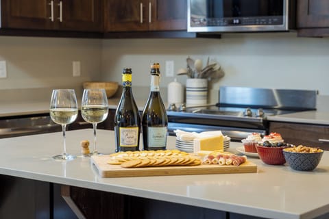 Family House, Mountain View | Private kitchen | Full-size fridge, microwave, oven, stovetop