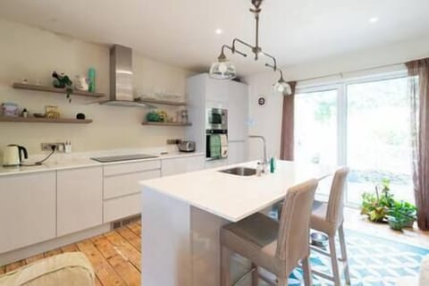 0b8f4493 723c 4400 be2b 34b545210075