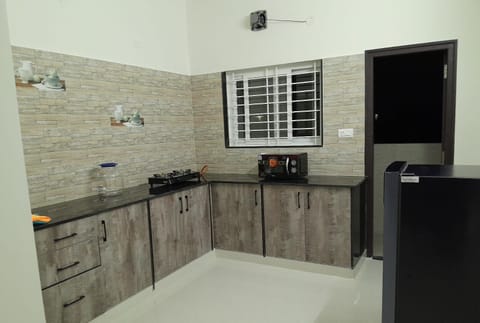 Family Apartment | Private kitchen | Full-size fridge, stovetop, cookware/dishes/utensils