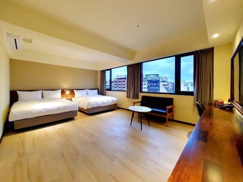 Deluxe Quadruple Room | Free minibar, free WiFi, bed sheets