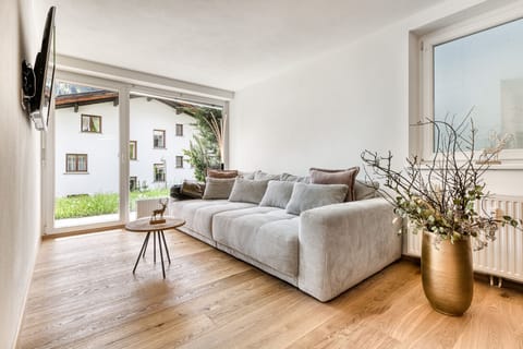 Living room in the Matteo apartment in Lech am Arlberg.
