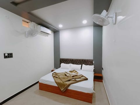 Deluxe Double Room | WiFi (free), bed sheets