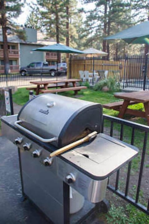 Mountain Shadows BBQ area