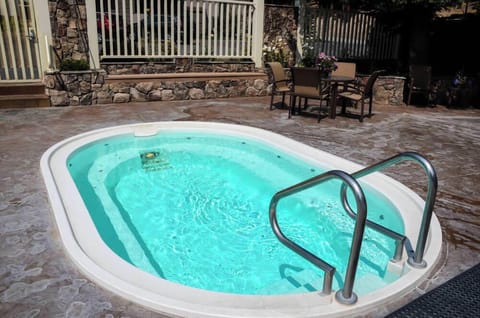 Chamonix hot tub