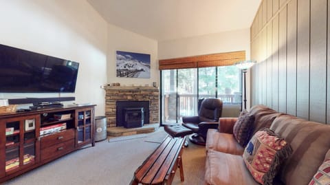Cozy and spacious living area with TV and fireplace
