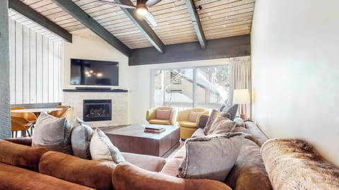 Cozy and spacious living area with TV and fireplace