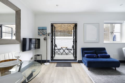 Classic Studio, Patio | Iron/ironing board, free WiFi