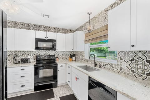 Lovely kitchen - with granite counter tops.