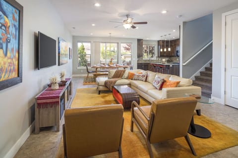 Family House, Mountain View | Living area | Flat-screen TV