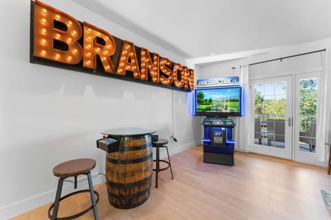 Golden Tee & Barrel arcade game with 60 retro arcade favorites. 