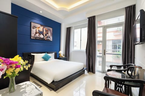 Luxury Room, Balcony, City View | Egyptian cotton sheets, premium bedding, memory foam beds, minibar