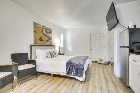 Lake Arrowhead Vacation Rental | Studio | 1BA | 450 Sq Ft | Stairs to Access