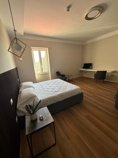 Deluxe Room, Courtyard View | Desk, laptop workspace, soundproofing, free WiFi