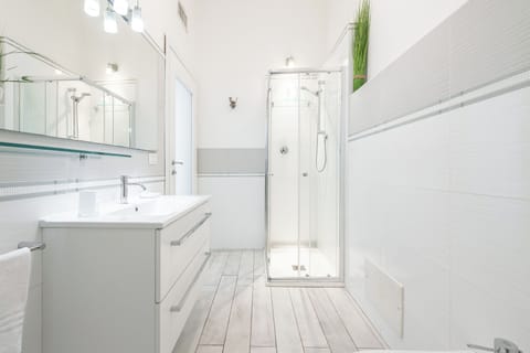 Deluxe Triple Room, Balcony, Sea View | Bathroom | Shower, hair dryer, towels, soap