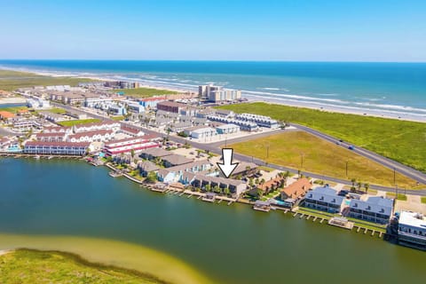 Discover your slice of paradise! This cozy condo on the canal is just a short stroll from the beach, making it the ideal getaway for sun-soaked adventures and serene waterside relaxation.