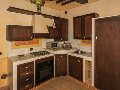 Elite House, 3 Bedrooms | Private kitchen | Fridge, microwave, oven, dishwasher