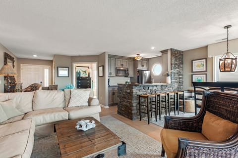 PC1016: PC Beach | Living Area