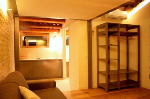 Classic House, 2 Bedrooms | Living room