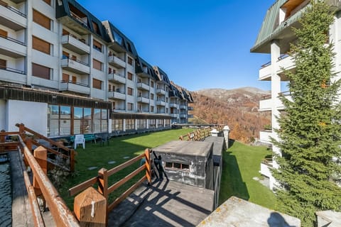 Family Apartment, Multiple Bedrooms (Wolf & Deer Apartment Ski-In Ski-Out) | Property grounds