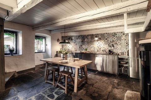 Condo, Balcony | Private kitchen | Full-size fridge, microwave, oven, stovetop