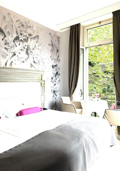 Standard Double Room | Hypo-allergenic bedding, in-room safe, desk, blackout drapes